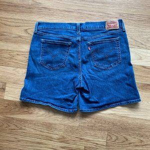 Levi's Classic Denim Jean Shorts - Size W32